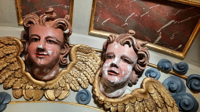 Atelier Giordani - Conservation - Restauration
Edifice – Mobilier - Sculpture – Objets d’art – Moulage –
Pierre, bois métal, polychromie et dorure - Conservation restauration de l'ensemble maître-autel retable majeur - Bois polychrome et dorure - Dépoussiérage 
Reprise du dégagement de polychromie 
Allègement des vernis 
Ragréage des manques
Masticage des lacunes
Réintégration colorée, avec reprise des faux-bois et faux-marbres
Dorure à la mixtion et feuille d’or 
Reprise de lacune de dorure au pinceau et à l’or minérale mica 
Vernissage de l’ensemble pour protection