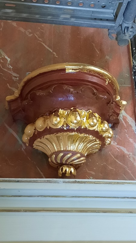 Atelier Giordani - Conservation - Restauration
Edifice – Mobilier - Sculpture – Objets d’art – Moulage –
Pierre, bois métal, polychromie et dorure - Conservation restauration de l'ensemble maître-autel retable majeur - Bois polychrome et dorure - Dépoussiérage 
Reprise du dégagement de polychromie 
Allègement des vernis 
Ragréage des manques
Masticage des lacunes
Réintégration colorée, avec reprise des faux-bois et faux-marbres
Dorure à la mixtion et feuille d’or 
Reprise de lacune de dorure au pinceau et à l’or minérale mica 
Vernissage de l’ensemble pour protection