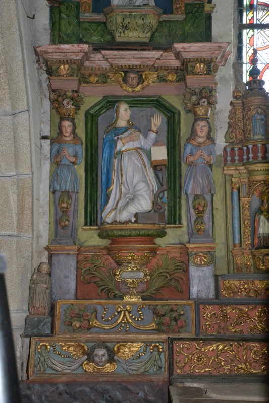 Atelier Giordani - Conservation - Restauration
Edifice – Mobilier - Sculpture – Objets d’art – Moulage –
Pierre, bois métal, polychromie et dorure - Restauration du retable majeur de l’église Saint Agapit - Récupération du retable déposé en urgence et entreposé en caisse à cause de son état de péril important - Restauration du retable en bois et consolidation de la structure très endommagée. Reprise de nombreux manques de mouluration et de décor sculpté (feuillage, balustres…), avec restitution des manques par greffes sculptés et moulages. Créations de renforts menuisés pour prévenir la reprise des affaissements constatés.

Restauration de l’ensemble des statues et de la polychromie du retable : nettoyage, consolidation du support, masticages et retouche de polychromie.

Remontage de l’ensemble du retable dans l’église, avec ajustements sur place et retouches pour une parfaite finition.