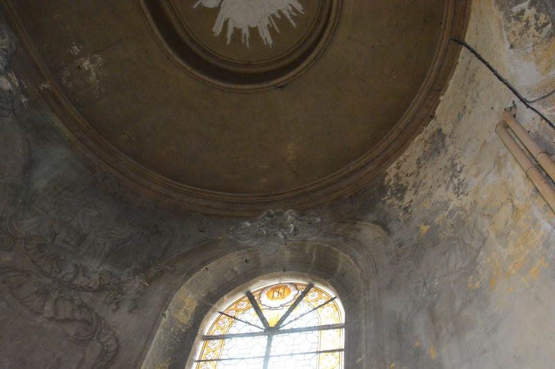 Atelier Giordani - Conservation - Restauration
Edifice – Mobilier - Sculpture – Objets d’art – Moulage –
Pierre, bois métal, polychromie et dorure - Restauration de la chapelle des fonds baptismaux de l'Eglise Sainte Cécile - Enduits muraux décorés
Boiseries faux-marbre
Marbre - -	Dépoussiérage et nettoyage
-	Dégagement et allègement des vernis
-	Traitement insecticide et fongicide sur l’autel
-	Purge des parties altérées et greffes de bois de même essence
-	Ragréages et comblement des lacunes, manques et épaufrures
-	Restitution de tête d’ange ailées après prise d’empreintes, moulage et tirage
-	Refixage et consolidation des enduits 
-	Refixage de la polychromie
-	Relevé des décors au calque et report sur zones de manques
-	Masticage
-	Reprise et réintégration des lacunes polychromes
-	Réintégration colorée des décors sur enduits et faux marbre
-	Restitution des faux-marbre de l’autel 
-	Dorure du cadre à la mixtion