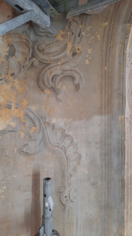 Atelier Giordani - Conservation - Restauration
Edifice – Mobilier - Sculpture – Objets d’art – Moulage –
Pierre, bois métal, polychromie et dorure - Restauration de la chapelle des fonds baptismaux de l'Eglise Sainte Cécile - Enduits muraux décorés
Boiseries faux-marbre
Marbre - -	Dépoussiérage et nettoyage
-	Dégagement et allègement des vernis
-	Traitement insecticide et fongicide sur l’autel
-	Purge des parties altérées et greffes de bois de même essence
-	Ragréages et comblement des lacunes, manques et épaufrures
-	Restitution de tête d’ange ailées après prise d’empreintes, moulage et tirage
-	Refixage et consolidation des enduits 
-	Refixage de la polychromie
-	Relevé des décors au calque et report sur zones de manques
-	Masticage
-	Reprise et réintégration des lacunes polychromes
-	Réintégration colorée des décors sur enduits et faux marbre
-	Restitution des faux-marbre de l’autel 
-	Dorure du cadre à la mixtion