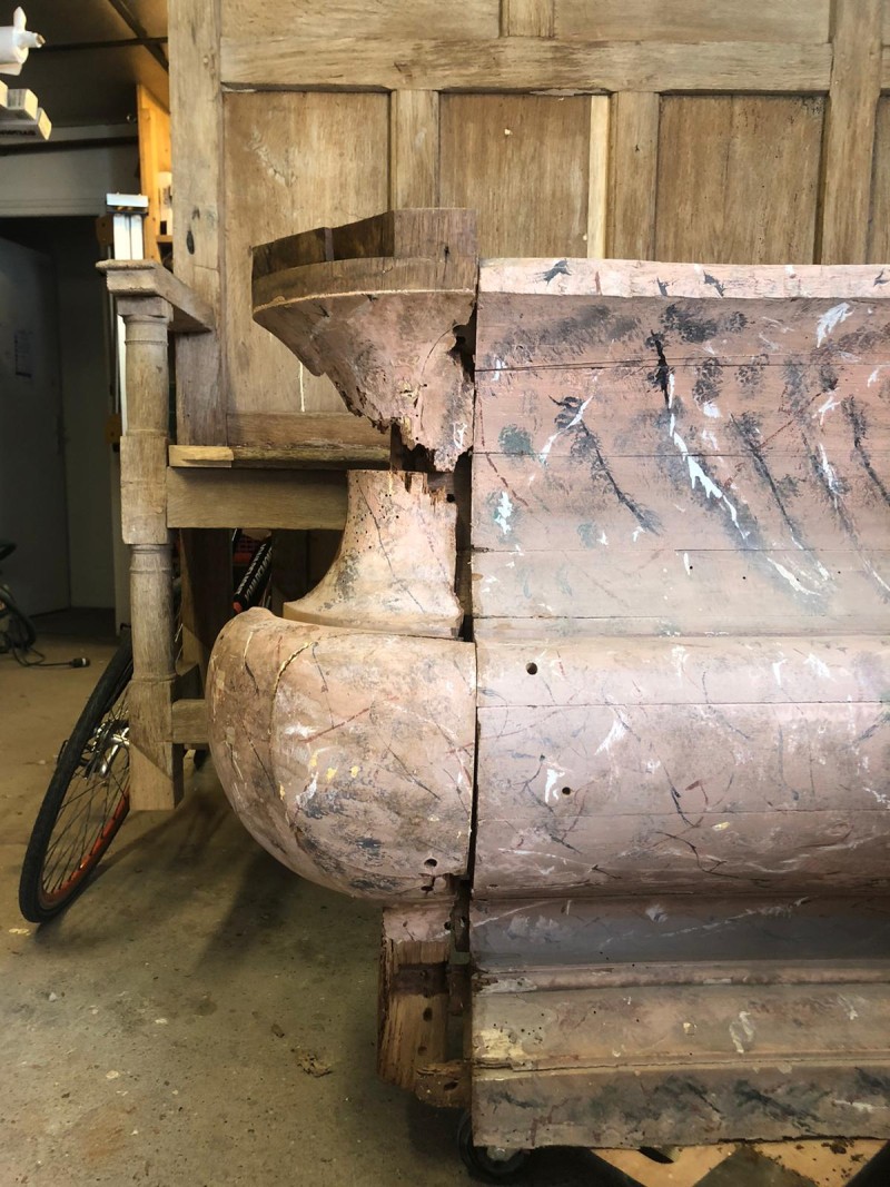 Atelier Giordani - Conservation - Restauration
Edifice – Mobilier - Sculpture – Objets d’art – Moulage –
Pierre, bois métal, polychromie et dorure - Restauration de la chapelle des fonds baptismaux de l'Eglise Sainte Cécile - Enduits muraux décorés
Boiseries faux-marbre
Marbre - -	Dépoussiérage et nettoyage
-	Dégagement et allègement des vernis
-	Traitement insecticide et fongicide sur l’autel
-	Purge des parties altérées et greffes de bois de même essence
-	Ragréages et comblement des lacunes, manques et épaufrures
-	Restitution de tête d’ange ailées après prise d’empreintes, moulage et tirage
-	Refixage et consolidation des enduits 
-	Refixage de la polychromie
-	Relevé des décors au calque et report sur zones de manques
-	Masticage
-	Reprise et réintégration des lacunes polychromes
-	Réintégration colorée des décors sur enduits et faux marbre
-	Restitution des faux-marbre de l’autel 
-	Dorure du cadre à la mixtion