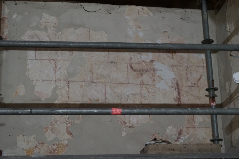 Atelier Giordani - Conservation - Restauration
Edifice – Mobilier - Sculpture – Objets d’art – Moulage –
Pierre, bois métal, polychromie et dorure - Restauration de la voûte et des décors peints -  - Lot 5 : Restauration/conservation d’éléments architecturaux, de décors polychromes, de sculpture

OPÉRATIONS RÉALISÉES
Tranche conditionnelle 2

Voûte de la nef :
-	Dépoussiérage 
-	Mise en teinte des greffes et des parties neuves et reprise du décor de fleur de lys par glacis acrylique 
-	Dépoussiérage de la poutre de gloire par technique croisée de brossage et d’aspiration

Élévation de la nef :
-	Dégagement des enduits pour mettre au jour les décors anciens conservés
-	Encapsulage des zones de peinture au plomb non dégagées
-	Consolidation des zones soufflées par infiltration de mortier et comblement des fissures des lacunes
-	Consolidation des zones pulvérulentes.
-	Sur les zones non dégagées : application d’une couche de fond à la chaux et animation et glacis acrylique et harmonisation des bouchages anciens
- Sur les zones de décors ancien : retouches colorées pour améliorer la lisibilité