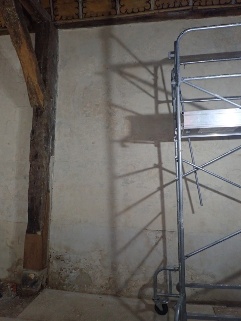 Atelier Giordani - Conservation - Restauration
Edifice – Mobilier - Sculpture – Objets d’art – Moulage –
Pierre, bois métal, polychromie et dorure - Restauration de la voûte et des décors peints -  - Lot 5 : Restauration/conservation d’éléments architecturaux, de décors polychromes, de sculpture

OPÉRATIONS RÉALISÉES
Tranche conditionnelle 2

Voûte de la nef :
-	Dépoussiérage 
-	Mise en teinte des greffes et des parties neuves et reprise du décor de fleur de lys par glacis acrylique 
-	Dépoussiérage de la poutre de gloire par technique croisée de brossage et d’aspiration

Élévation de la nef :
-	Dégagement des enduits pour mettre au jour les décors anciens conservés
-	Encapsulage des zones de peinture au plomb non dégagées
-	Consolidation des zones soufflées par infiltration de mortier et comblement des fissures des lacunes
-	Consolidation des zones pulvérulentes.
-	Sur les zones non dégagées : application d’une couche de fond à la chaux et animation et glacis acrylique et harmonisation des bouchages anciens
- Sur les zones de décors ancien : retouches colorées pour améliorer la lisibilité