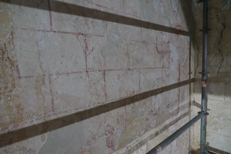 Atelier Giordani - Conservation - Restauration
Edifice – Mobilier - Sculpture – Objets d’art – Moulage –
Pierre, bois métal, polychromie et dorure - Restauration de la voûte et des décors peints -  - Lot 5 : Restauration/conservation d’éléments architecturaux, de décors polychromes, de sculpture

OPÉRATIONS RÉALISÉES
Tranche conditionnelle 2

Voûte de la nef :
-	Dépoussiérage 
-	Mise en teinte des greffes et des parties neuves et reprise du décor de fleur de lys par glacis acrylique 
-	Dépoussiérage de la poutre de gloire par technique croisée de brossage et d’aspiration

Élévation de la nef :
-	Dégagement des enduits pour mettre au jour les décors anciens conservés
-	Encapsulage des zones de peinture au plomb non dégagées
-	Consolidation des zones soufflées par infiltration de mortier et comblement des fissures des lacunes
-	Consolidation des zones pulvérulentes.
-	Sur les zones non dégagées : application d’une couche de fond à la chaux et animation et glacis acrylique et harmonisation des bouchages anciens
- Sur les zones de décors ancien : retouches colorées pour améliorer la lisibilité