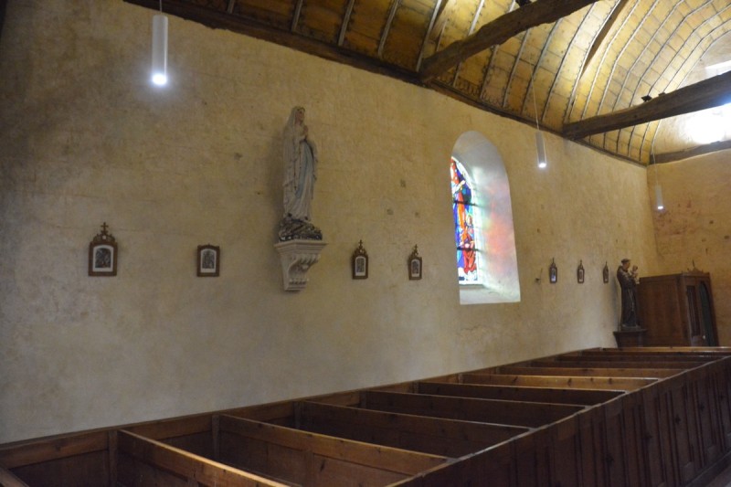 Atelier Giordani - Conservation - Restauration
Edifice – Mobilier - Sculpture – Objets d’art – Moulage –
Pierre, bois métal, polychromie et dorure - Restauration de la voûte et des décors peints -  - Lot 5 : Restauration/conservation d’éléments architecturaux, de décors polychromes, de sculpture

OPÉRATIONS RÉALISÉES
Tranche conditionnelle 2

Voûte de la nef :
-	Dépoussiérage 
-	Mise en teinte des greffes et des parties neuves et reprise du décor de fleur de lys par glacis acrylique 
-	Dépoussiérage de la poutre de gloire par technique croisée de brossage et d’aspiration

Élévation de la nef :
-	Dégagement des enduits pour mettre au jour les décors anciens conservés
-	Encapsulage des zones de peinture au plomb non dégagées
-	Consolidation des zones soufflées par infiltration de mortier et comblement des fissures des lacunes
-	Consolidation des zones pulvérulentes.
-	Sur les zones non dégagées : application d’une couche de fond à la chaux et animation et glacis acrylique et harmonisation des bouchages anciens
- Sur les zones de décors ancien : retouches colorées pour améliorer la lisibilité