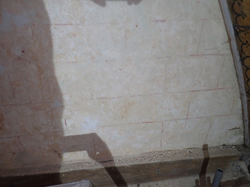 Atelier Giordani - Conservation - Restauration
Edifice – Mobilier - Sculpture – Objets d’art – Moulage –
Pierre, bois métal, polychromie et dorure - Restauration de la voûte et des décors peints -  - Lot 5 : Restauration/conservation d’éléments architecturaux, de décors polychromes, de sculpture

OPÉRATIONS RÉALISÉES
Tranche conditionnelle 2

Voûte de la nef :
-	Dépoussiérage 
-	Mise en teinte des greffes et des parties neuves et reprise du décor de fleur de lys par glacis acrylique 
-	Dépoussiérage de la poutre de gloire par technique croisée de brossage et d’aspiration

Élévation de la nef :
-	Dégagement des enduits pour mettre au jour les décors anciens conservés
-	Encapsulage des zones de peinture au plomb non dégagées
-	Consolidation des zones soufflées par infiltration de mortier et comblement des fissures des lacunes
-	Consolidation des zones pulvérulentes.
-	Sur les zones non dégagées : application d’une couche de fond à la chaux et animation et glacis acrylique et harmonisation des bouchages anciens
- Sur les zones de décors ancien : retouches colorées pour améliorer la lisibilité