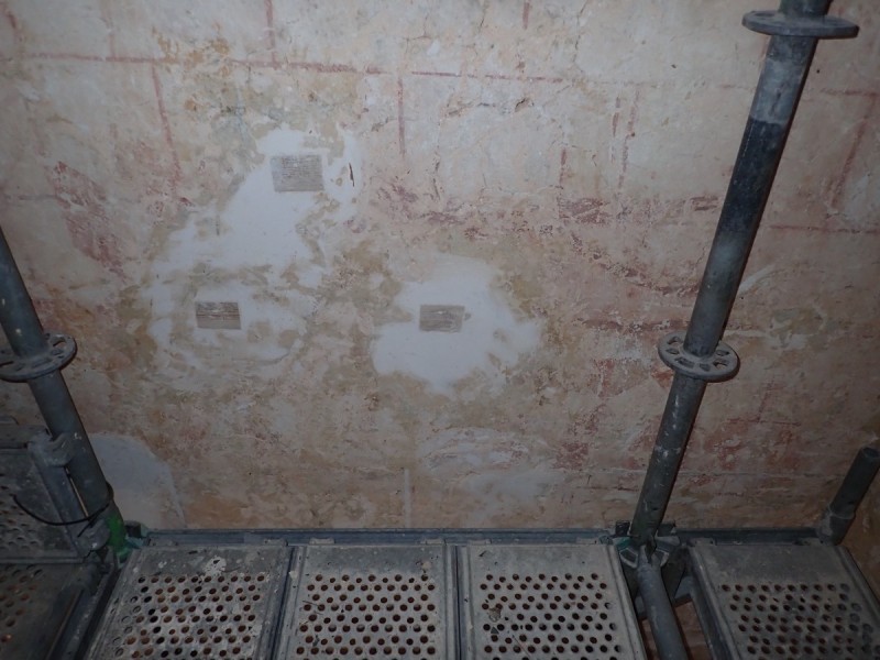 Atelier Giordani - Conservation - Restauration
Edifice – Mobilier - Sculpture – Objets d’art – Moulage –
Pierre, bois métal, polychromie et dorure - Restauration de la voûte et des décors peints -  - Lot 5 : Restauration/conservation d’éléments architecturaux, de décors polychromes, de sculpture

OPÉRATIONS RÉALISÉES
Tranche conditionnelle 2

Voûte de la nef :
-	Dépoussiérage 
-	Mise en teinte des greffes et des parties neuves et reprise du décor de fleur de lys par glacis acrylique 
-	Dépoussiérage de la poutre de gloire par technique croisée de brossage et d’aspiration

Élévation de la nef :
-	Dégagement des enduits pour mettre au jour les décors anciens conservés
-	Encapsulage des zones de peinture au plomb non dégagées
-	Consolidation des zones soufflées par infiltration de mortier et comblement des fissures des lacunes
-	Consolidation des zones pulvérulentes.
-	Sur les zones non dégagées : application d’une couche de fond à la chaux et animation et glacis acrylique et harmonisation des bouchages anciens
- Sur les zones de décors ancien : retouches colorées pour améliorer la lisibilité