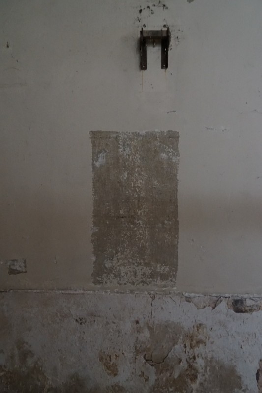 Atelier Giordani - Conservation - Restauration
Edifice – Mobilier - Sculpture – Objets d’art – Moulage –
Pierre, bois métal, polychromie et dorure - Restauration de la voûte et des décors peints -  - Lot 5 : Restauration/conservation d’éléments architecturaux, de décors polychromes, de sculpture

OPÉRATIONS RÉALISÉES
Tranche conditionnelle 2

Voûte de la nef :
-	Dépoussiérage 
-	Mise en teinte des greffes et des parties neuves et reprise du décor de fleur de lys par glacis acrylique 
-	Dépoussiérage de la poutre de gloire par technique croisée de brossage et d’aspiration

Élévation de la nef :
-	Dégagement des enduits pour mettre au jour les décors anciens conservés
-	Encapsulage des zones de peinture au plomb non dégagées
-	Consolidation des zones soufflées par infiltration de mortier et comblement des fissures des lacunes
-	Consolidation des zones pulvérulentes.
-	Sur les zones non dégagées : application d’une couche de fond à la chaux et animation et glacis acrylique et harmonisation des bouchages anciens
- Sur les zones de décors ancien : retouches colorées pour améliorer la lisibilité