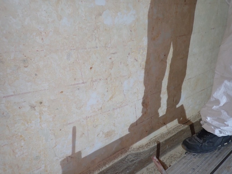 Atelier Giordani - Conservation - Restauration
Edifice – Mobilier - Sculpture – Objets d’art – Moulage –
Pierre, bois métal, polychromie et dorure - Restauration de la voûte et des décors peints -  - Lot 5 : Restauration/conservation d’éléments architecturaux, de décors polychromes, de sculpture

OPÉRATIONS RÉALISÉES
Tranche conditionnelle 2

Voûte de la nef :
-	Dépoussiérage 
-	Mise en teinte des greffes et des parties neuves et reprise du décor de fleur de lys par glacis acrylique 
-	Dépoussiérage de la poutre de gloire par technique croisée de brossage et d’aspiration

Élévation de la nef :
-	Dégagement des enduits pour mettre au jour les décors anciens conservés
-	Encapsulage des zones de peinture au plomb non dégagées
-	Consolidation des zones soufflées par infiltration de mortier et comblement des fissures des lacunes
-	Consolidation des zones pulvérulentes.
-	Sur les zones non dégagées : application d’une couche de fond à la chaux et animation et glacis acrylique et harmonisation des bouchages anciens
- Sur les zones de décors ancien : retouches colorées pour améliorer la lisibilité