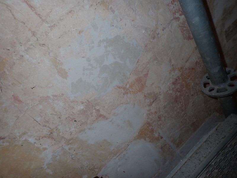 Atelier Giordani - Conservation - Restauration
Edifice – Mobilier - Sculpture – Objets d’art – Moulage –
Pierre, bois métal, polychromie et dorure - Restauration de la voûte et des décors peints -  - Lot 5 : Restauration/conservation d’éléments architecturaux, de décors polychromes, de sculpture

OPÉRATIONS RÉALISÉES
Tranche conditionnelle 2

Voûte de la nef :
-	Dépoussiérage 
-	Mise en teinte des greffes et des parties neuves et reprise du décor de fleur de lys par glacis acrylique 
-	Dépoussiérage de la poutre de gloire par technique croisée de brossage et d’aspiration

Élévation de la nef :
-	Dégagement des enduits pour mettre au jour les décors anciens conservés
-	Encapsulage des zones de peinture au plomb non dégagées
-	Consolidation des zones soufflées par infiltration de mortier et comblement des fissures des lacunes
-	Consolidation des zones pulvérulentes.
-	Sur les zones non dégagées : application d’une couche de fond à la chaux et animation et glacis acrylique et harmonisation des bouchages anciens
- Sur les zones de décors ancien : retouches colorées pour améliorer la lisibilité