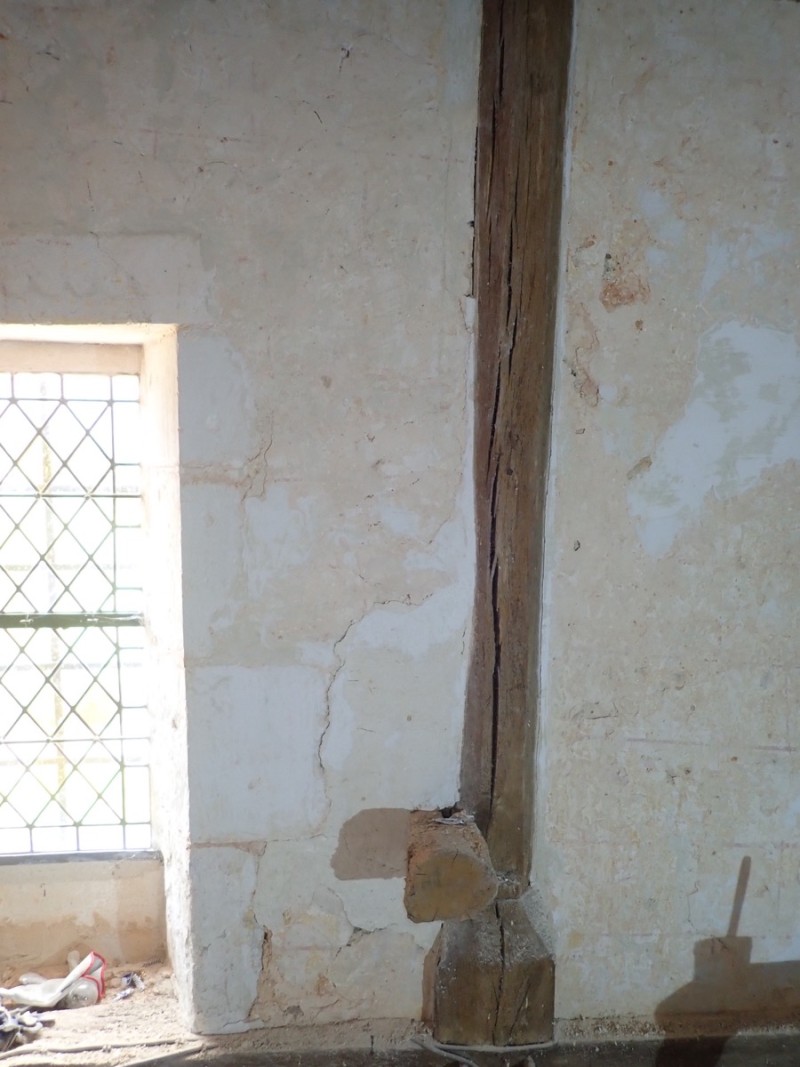 Atelier Giordani - Conservation - Restauration
Edifice – Mobilier - Sculpture – Objets d’art – Moulage –
Pierre, bois métal, polychromie et dorure - Restauration de la voûte et des décors peints -  - Lot 5 : Restauration/conservation d’éléments architecturaux, de décors polychromes, de sculpture

OPÉRATIONS RÉALISÉES
Tranche conditionnelle 2

Voûte de la nef :
-	Dépoussiérage 
-	Mise en teinte des greffes et des parties neuves et reprise du décor de fleur de lys par glacis acrylique 
-	Dépoussiérage de la poutre de gloire par technique croisée de brossage et d’aspiration

Élévation de la nef :
-	Dégagement des enduits pour mettre au jour les décors anciens conservés
-	Encapsulage des zones de peinture au plomb non dégagées
-	Consolidation des zones soufflées par infiltration de mortier et comblement des fissures des lacunes
-	Consolidation des zones pulvérulentes.
-	Sur les zones non dégagées : application d’une couche de fond à la chaux et animation et glacis acrylique et harmonisation des bouchages anciens
- Sur les zones de décors ancien : retouches colorées pour améliorer la lisibilité