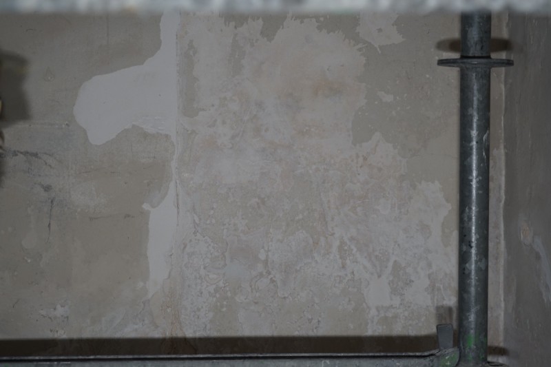 Atelier Giordani - Conservation - Restauration
Edifice – Mobilier - Sculpture – Objets d’art – Moulage –
Pierre, bois métal, polychromie et dorure - Restauration de la voûte et des décors peints -  - Lot 5 : Restauration/conservation d’éléments architecturaux, de décors polychromes, de sculpture

OPÉRATIONS RÉALISÉES
Tranche conditionnelle 2

Voûte de la nef :
-	Dépoussiérage 
-	Mise en teinte des greffes et des parties neuves et reprise du décor de fleur de lys par glacis acrylique 
-	Dépoussiérage de la poutre de gloire par technique croisée de brossage et d’aspiration

Élévation de la nef :
-	Dégagement des enduits pour mettre au jour les décors anciens conservés
-	Encapsulage des zones de peinture au plomb non dégagées
-	Consolidation des zones soufflées par infiltration de mortier et comblement des fissures des lacunes
-	Consolidation des zones pulvérulentes.
-	Sur les zones non dégagées : application d’une couche de fond à la chaux et animation et glacis acrylique et harmonisation des bouchages anciens
- Sur les zones de décors ancien : retouches colorées pour améliorer la lisibilité