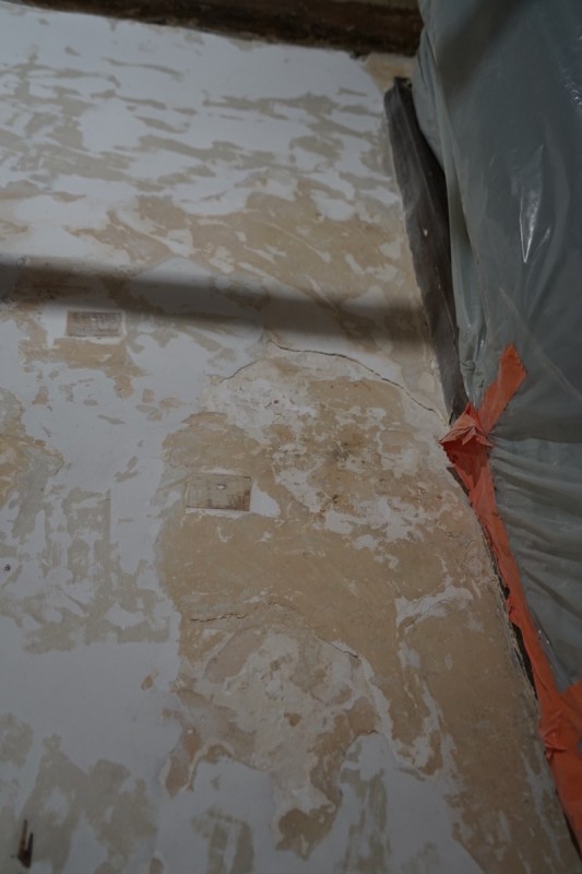 Atelier Giordani - Conservation - Restauration
Edifice – Mobilier - Sculpture – Objets d’art – Moulage –
Pierre, bois métal, polychromie et dorure - Restauration de la voûte et des décors peints -  - Lot 5 : Restauration/conservation d’éléments architecturaux, de décors polychromes, de sculpture

OPÉRATIONS RÉALISÉES
Tranche conditionnelle 2

Voûte de la nef :
-	Dépoussiérage 
-	Mise en teinte des greffes et des parties neuves et reprise du décor de fleur de lys par glacis acrylique 
-	Dépoussiérage de la poutre de gloire par technique croisée de brossage et d’aspiration

Élévation de la nef :
-	Dégagement des enduits pour mettre au jour les décors anciens conservés
-	Encapsulage des zones de peinture au plomb non dégagées
-	Consolidation des zones soufflées par infiltration de mortier et comblement des fissures des lacunes
-	Consolidation des zones pulvérulentes.
-	Sur les zones non dégagées : application d’une couche de fond à la chaux et animation et glacis acrylique et harmonisation des bouchages anciens
- Sur les zones de décors ancien : retouches colorées pour améliorer la lisibilité