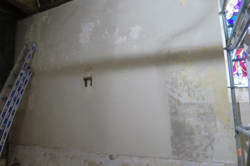 Atelier Giordani - Conservation - Restauration
Edifice – Mobilier - Sculpture – Objets d’art – Moulage –
Pierre, bois métal, polychromie et dorure - Restauration de la voûte et des décors peints -  - Lot 5 : Restauration/conservation d’éléments architecturaux, de décors polychromes, de sculpture

OPÉRATIONS RÉALISÉES
Tranche conditionnelle 2

Voûte de la nef :
-	Dépoussiérage 
-	Mise en teinte des greffes et des parties neuves et reprise du décor de fleur de lys par glacis acrylique 
-	Dépoussiérage de la poutre de gloire par technique croisée de brossage et d’aspiration

Élévation de la nef :
-	Dégagement des enduits pour mettre au jour les décors anciens conservés
-	Encapsulage des zones de peinture au plomb non dégagées
-	Consolidation des zones soufflées par infiltration de mortier et comblement des fissures des lacunes
-	Consolidation des zones pulvérulentes.
-	Sur les zones non dégagées : application d’une couche de fond à la chaux et animation et glacis acrylique et harmonisation des bouchages anciens
- Sur les zones de décors ancien : retouches colorées pour améliorer la lisibilité