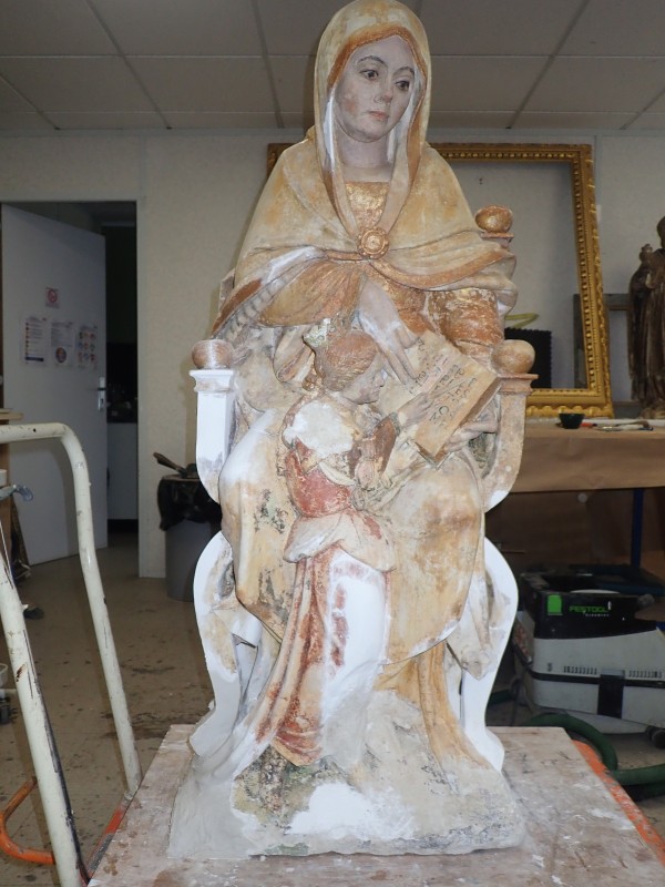 Atelier Giordani - Conservation - Restauration
Edifice – Mobilier - Sculpture – Objets d’art – Moulage –
Pierre, bois métal, polychromie et dorure - Restauration et dégagement du groupe sculpté de l'éducation de la Vierge - Pierre polychrome - - Traitement du support
- Dépoussiérage	
- Dégagement de polychromie	
- Refixage polychromie	
- Nettoyage	
- Masticage	
- Retouche et réintégration colorée