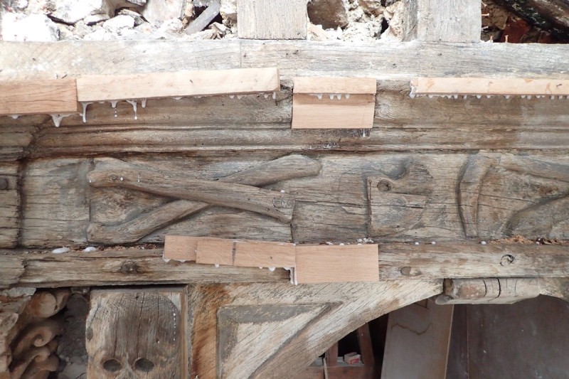 Atelier Giordani - Conservation - Restauration
Edifice – Mobilier - Sculpture – Objets d’art – Moulage –
Pierre, bois métal, polychromie et dorure - Restauration des éléments en bois sculpté et des colonnes et dalles gravées en pierre - Bois sculpté et pierre - OPÉRATIONS RÉALISÉES
Bois sculpté :
- Dépose partielle 
- Traitement insecticide curatif et préventif
- Renfort et doublage
- Greffes de sculptures, pose de flipots
- Bouchage
- Retouche
- Protection finale