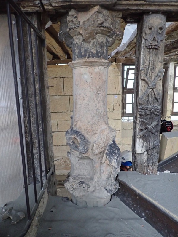 Atelier Giordani - Conservation - Restauration
Edifice – Mobilier - Sculpture – Objets d’art – Moulage –
Pierre, bois métal, polychromie et dorure - Restauration des éléments en bois sculpté et des colonnes et dalles gravées en pierre - Bois sculpté et pierre - OPÉRATIONS RÉALISÉES
Bois sculpté :
- Dépose partielle 
- Traitement insecticide curatif et préventif
- Renfort et doublage
- Greffes de sculptures, pose de flipots
- Bouchage
- Retouche
- Protection finale