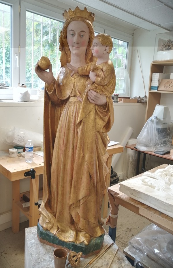 Atelier Giordani - Conservation - Restauration
Edifice – Mobilier - Sculpture – Objets d’art – Moulage –
Pierre, bois métal, polychromie et dorure - Restauration de la statue de la Vierge à l'enfant de l'Eglise Ste Madeleine - Bois polychrome et dorure - -	Traitement insecticide 
-	Reprise des assemblages
-	Comblement des fissures à la résine époxydique
-	Dépoussiérage et nettoyage
-	Refixage des écailles de polychromie soulevées
-	Consolidation chimique du support
-	Restitution des volumes à la résine époxydique par modelage
-	Masticage des lacunes
-	Retouche de polychromie
-	Dorure à la mixtion et feuilles d’or