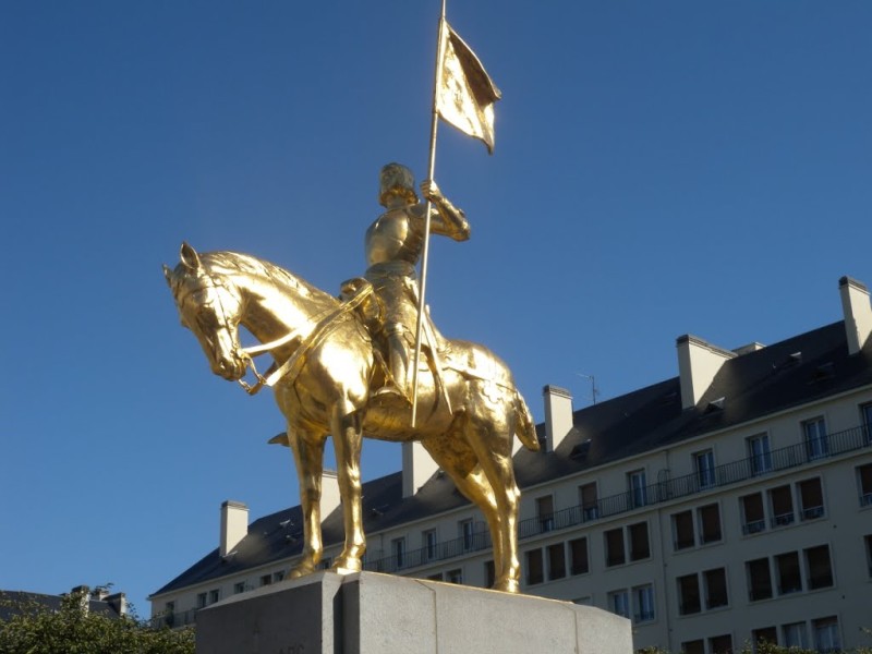 Atelier Giordani - Conservation - Restauration
Edifice – Mobilier - Sculpture – Objets d’art – Moulage –
Pierre, bois métal, polychromie et dorure - Dorure de la statue équestre de Jeanne d'Arc - Dorure à la mixtion - Microsablage du support
Application de la couche d'accroche
Application de la peinture ocre de préparation
Application de la mixtion
Pose de la feuille d'or libre et encollée et époussetage
Matage