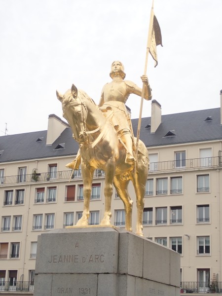 Atelier Giordani - Conservation - Restauration
Edifice – Mobilier - Sculpture – Objets d’art – Moulage –
Pierre, bois métal, polychromie et dorure - Dorure de la statue équestre de Jeanne d'Arc - Dorure à la mixtion - Microsablage du support
Application de la couche d'accroche
Application de la peinture ocre de préparation
Application de la mixtion
Pose de la feuille d'or libre et encollée et époussetage
Matage