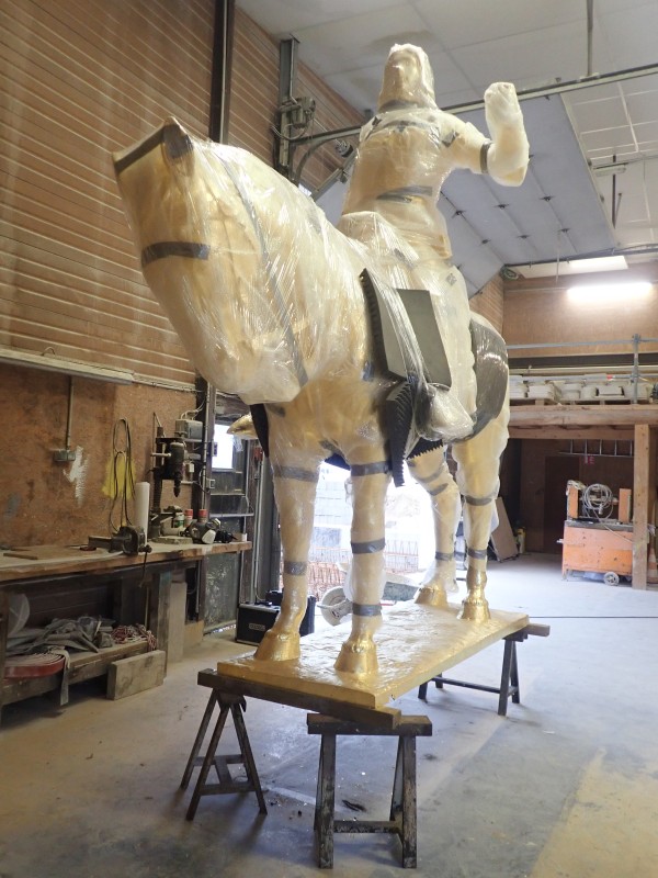 Atelier Giordani - Conservation - Restauration
Edifice – Mobilier - Sculpture – Objets d’art – Moulage –
Pierre, bois métal, polychromie et dorure - Dorure de la statue équestre de Jeanne d'Arc - Dorure à la mixtion - Microsablage du support
Application de la couche d'accroche
Application de la peinture ocre de préparation
Application de la mixtion
Pose de la feuille d'or libre et encollée et époussetage
Matage
