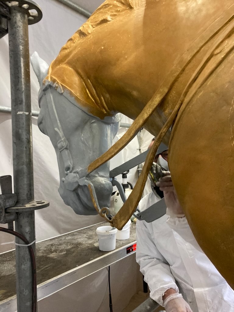 Atelier Giordani - Conservation - Restauration
Edifice – Mobilier - Sculpture – Objets d’art – Moulage –
Pierre, bois métal, polychromie et dorure - Dorure de la statue équestre de Jeanne d'Arc - Dorure à la mixtion - Microsablage du support
Application de la couche d'accroche
Application de la peinture ocre de préparation
Application de la mixtion
Pose de la feuille d'or libre et encollée et époussetage
Matage