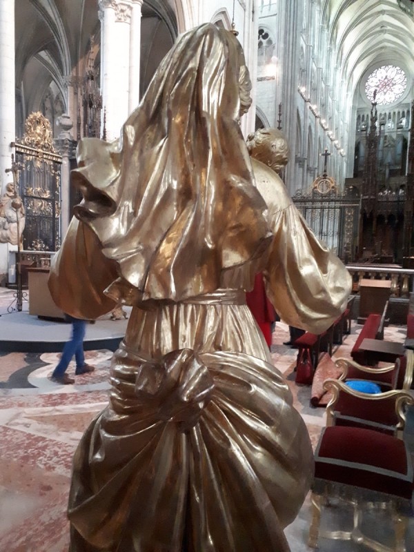 Atelier Giordani - Conservation - Restauration
Edifice – Mobilier - Sculpture – Objets d’art – Moulage –
Pierre, bois métal, polychromie et dorure - Restauration et soclage de la Vierge à l’Enfant - Bois doré, mixtion et détrempe - OPÉRATIONS RÉALISÉES
- Nettoyage chimique 
- Mastics traditionnels craie-colle et modostucs®
- Consolidation du  bois
- Restitution et compléments par moulage
- Réintégration à la feuille d’or et patine d’harmonisation
- Réintégrations colorées à l’or minéral 
- Réalisation d’un socle mobile en chêne teinté qui encastre et conserve le système d’origine