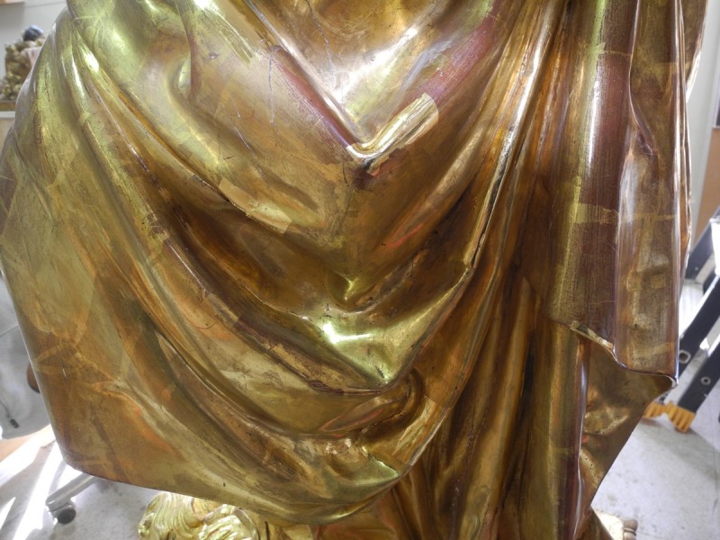 Atelier Giordani - Conservation - Restauration
Edifice – Mobilier - Sculpture – Objets d’art – Moulage –
Pierre, bois métal, polychromie et dorure - Restauration et soclage de la Vierge à l’Enfant - Bois doré, mixtion et détrempe - OPÉRATIONS RÉALISÉES
- Nettoyage chimique 
- Mastics traditionnels craie-colle et modostucs®
- Consolidation du  bois
- Restitution et compléments par moulage
- Réintégration à la feuille d’or et patine d’harmonisation
- Réintégrations colorées à l’or minéral 
- Réalisation d’un socle mobile en chêne teinté qui encastre et conserve le système d’origine