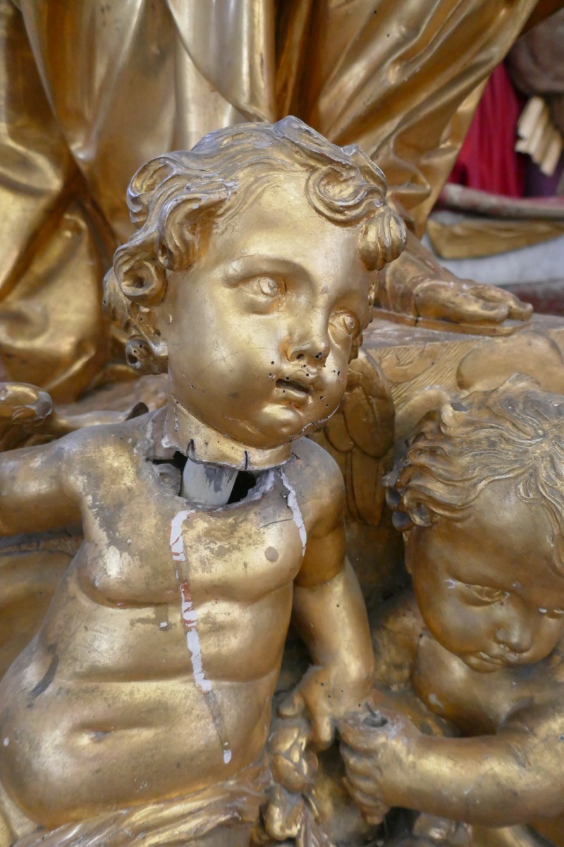 Atelier Giordani - Conservation - Restauration
Edifice – Mobilier - Sculpture – Objets d’art – Moulage –
Pierre, bois métal, polychromie et dorure - Restauration et soclage de la Vierge à l’Enfant - Bois doré, mixtion et détrempe - OPÉRATIONS RÉALISÉES
- Nettoyage chimique 
- Mastics traditionnels craie-colle et modostucs®
- Consolidation du  bois
- Restitution et compléments par moulage
- Réintégration à la feuille d’or et patine d’harmonisation
- Réintégrations colorées à l’or minéral 
- Réalisation d’un socle mobile en chêne teinté qui encastre et conserve le système d’origine