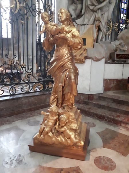 Atelier Giordani - Conservation - Restauration
Edifice – Mobilier - Sculpture – Objets d’art – Moulage –
Pierre, bois métal, polychromie et dorure - Restauration et soclage de la Vierge à l’Enfant - Bois doré, mixtion et détrempe - OPÉRATIONS RÉALISÉES
- Nettoyage chimique 
- Mastics traditionnels craie-colle et modostucs®
- Consolidation du  bois
- Restitution et compléments par moulage
- Réintégration à la feuille d’or et patine d’harmonisation
- Réintégrations colorées à l’or minéral 
- Réalisation d’un socle mobile en chêne teinté qui encastre et conserve le système d’origine