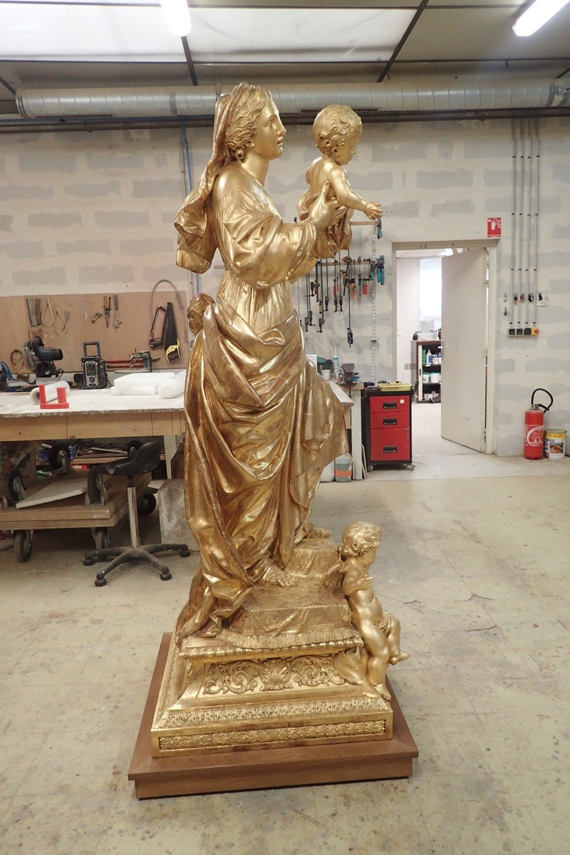 Atelier Giordani - Conservation - Restauration
Edifice – Mobilier - Sculpture – Objets d’art – Moulage –
Pierre, bois métal, polychromie et dorure - Restauration et soclage de la Vierge à l’Enfant - Bois doré, mixtion et détrempe - OPÉRATIONS RÉALISÉES
- Nettoyage chimique 
- Mastics traditionnels craie-colle et modostucs®
- Consolidation du  bois
- Restitution et compléments par moulage
- Réintégration à la feuille d’or et patine d’harmonisation
- Réintégrations colorées à l’or minéral 
- Réalisation d’un socle mobile en chêne teinté qui encastre et conserve le système d’origine
