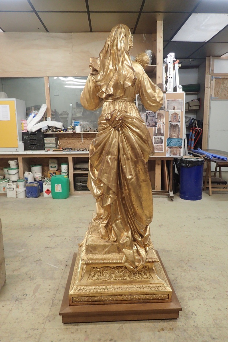 Atelier Giordani - Conservation - Restauration
Edifice – Mobilier - Sculpture – Objets d’art – Moulage –
Pierre, bois métal, polychromie et dorure - Restauration et soclage de la Vierge à l’Enfant - Bois doré, mixtion et détrempe - OPÉRATIONS RÉALISÉES
- Nettoyage chimique 
- Mastics traditionnels craie-colle et modostucs®
- Consolidation du  bois
- Restitution et compléments par moulage
- Réintégration à la feuille d’or et patine d’harmonisation
- Réintégrations colorées à l’or minéral 
- Réalisation d’un socle mobile en chêne teinté qui encastre et conserve le système d’origine