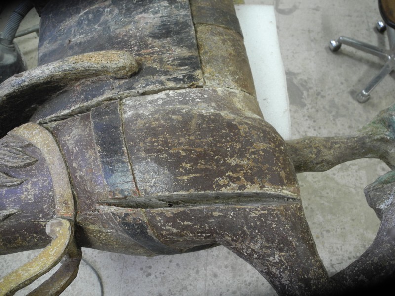 Atelier Giordani - Conservation - Restauration
Edifice – Mobilier - Sculpture – Objets d’art – Moulage –
Pierre, bois métal, polychromie et dorure - Consolidation et dégagement de la polychromie de la statue de Saint Georges - Dépose de la statue, dépoussiérage, nettoyage, et traitement des insectes xylophages par passage en machine d’anoxie dynamique (traitement par privation d’oxygène) - OPÉRATIONS RÉALISÉES : 

Consolidation chimique du support bois dégradé, révision et consolidation des assemblages, bouchages structuraux et greffes.

Réalisation d’une étude stratigraphique pour mettre en évidence les couches de polychromie anciennes, et dégagement de la couche sélectionnée par élimination des repeints au scalpel, sous lunettes binoculaires.

Refixage des vestiges polychromes dégagés, réintégrations de la polychromie et protection finale par mise en cire microcristalline.