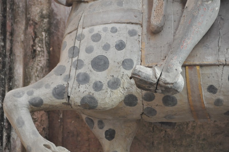 Atelier Giordani - Conservation - Restauration
Edifice – Mobilier - Sculpture – Objets d’art – Moulage –
Pierre, bois métal, polychromie et dorure - Consolidation et dégagement de la polychromie de la statue de Saint Georges - Dépose de la statue, dépoussiérage, nettoyage, et traitement des insectes xylophages par passage en machine d’anoxie dynamique (traitement par privation d’oxygène) - OPÉRATIONS RÉALISÉES : 

Consolidation chimique du support bois dégradé, révision et consolidation des assemblages, bouchages structuraux et greffes.

Réalisation d’une étude stratigraphique pour mettre en évidence les couches de polychromie anciennes, et dégagement de la couche sélectionnée par élimination des repeints au scalpel, sous lunettes binoculaires.

Refixage des vestiges polychromes dégagés, réintégrations de la polychromie et protection finale par mise en cire microcristalline.