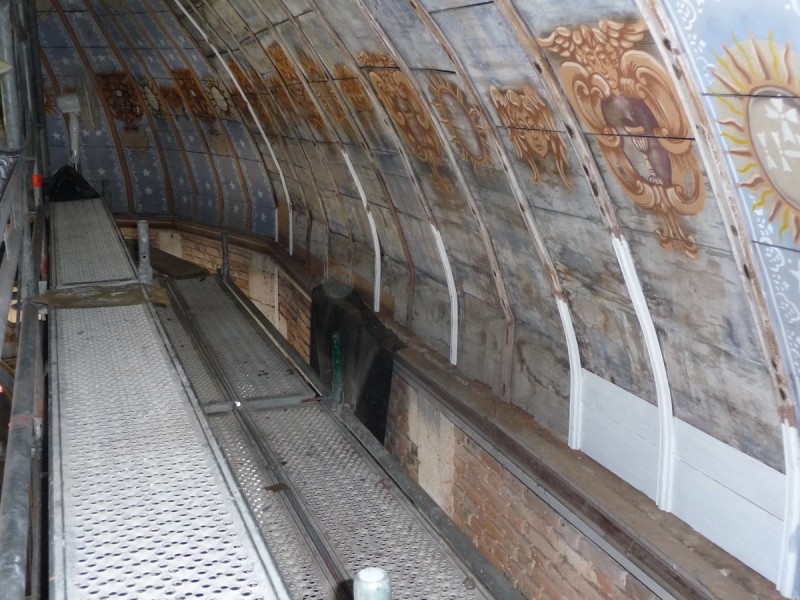 Atelier Giordani - Conservation - Restauration
Edifice – Mobilier - Sculpture – Objets d’art – Moulage –
Pierre, bois métal, polychromie et dorure - Conservation / restauration de la voûte en bois peinte - Voûte peinte avec décor doré - OPÉRATIONS RÉALISÉES
- Échafaudage et dépose de l’ensemble
- Greffes et compléments
- Consolidation des bois
- Dépoussiérage et nettoyage
- Masticage et réintégration minimale
- Harmonisation
- Couche de protection
- Repose