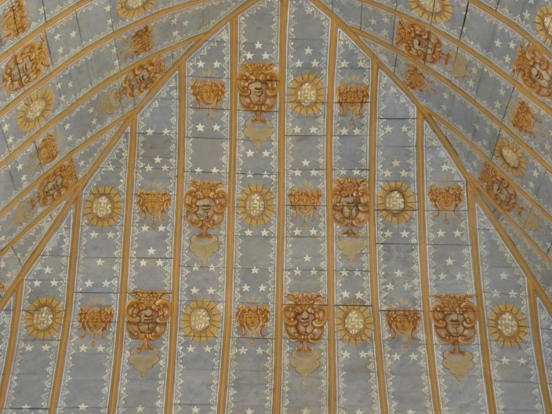 Atelier Giordani - Conservation - Restauration
Edifice – Mobilier - Sculpture – Objets d’art – Moulage –
Pierre, bois métal, polychromie et dorure - Conservation / restauration de la voûte en bois peinte - Voûte peinte avec décor doré - OPÉRATIONS RÉALISÉES
- Échafaudage et dépose de l’ensemble
- Greffes et compléments
- Consolidation des bois
- Dépoussiérage et nettoyage
- Masticage et réintégration minimale
- Harmonisation
- Couche de protection
- Repose