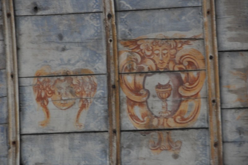 Atelier Giordani - Conservation - Restauration
Edifice – Mobilier - Sculpture – Objets d’art – Moulage –
Pierre, bois métal, polychromie et dorure - Conservation / restauration de la voûte en bois peinte - Voûte peinte avec décor doré - OPÉRATIONS RÉALISÉES
- Échafaudage et dépose de l’ensemble
- Greffes et compléments
- Consolidation des bois
- Dépoussiérage et nettoyage
- Masticage et réintégration minimale
- Harmonisation
- Couche de protection
- Repose