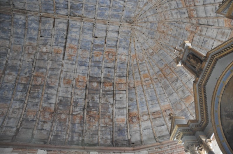 Atelier Giordani - Conservation - Restauration
Edifice – Mobilier - Sculpture – Objets d’art – Moulage –
Pierre, bois métal, polychromie et dorure - Conservation / restauration de la voûte en bois peinte - Voûte peinte avec décor doré - OPÉRATIONS RÉALISÉES
- Échafaudage et dépose de l’ensemble
- Greffes et compléments
- Consolidation des bois
- Dépoussiérage et nettoyage
- Masticage et réintégration minimale
- Harmonisation
- Couche de protection
- Repose