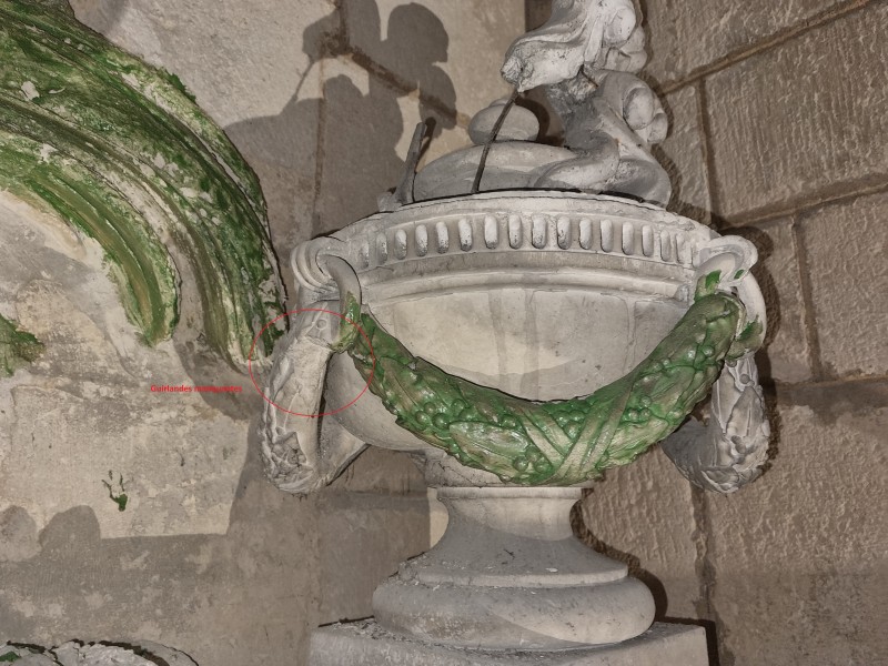 Atelier Giordani - Conservation - Restauration
Edifice – Mobilier - Sculpture – Objets d’art – Moulage –
Pierre, bois métal, polychromie et dorure - Conservation restauration de l'ensemble architectural de la porte de la sacristie de la Cathédrale Saint Gervais - Pierre calcaire et marbre avec dorure - - Dessalement avec des compresses de pulpe de cellulose
- Nettoyage du marbre à l’aide d’un vaporetto
- Nettoyage de la pierre avec un film Latex pelable
- Consolidation par infiltration
- Ragréage avec un mortier de type Altar
- Harmonisation du fronton et des pots à flammes
- Reprise ponctuelle des lettrages à la feuille d’or
- Lustrage du marbre au chiffon doux