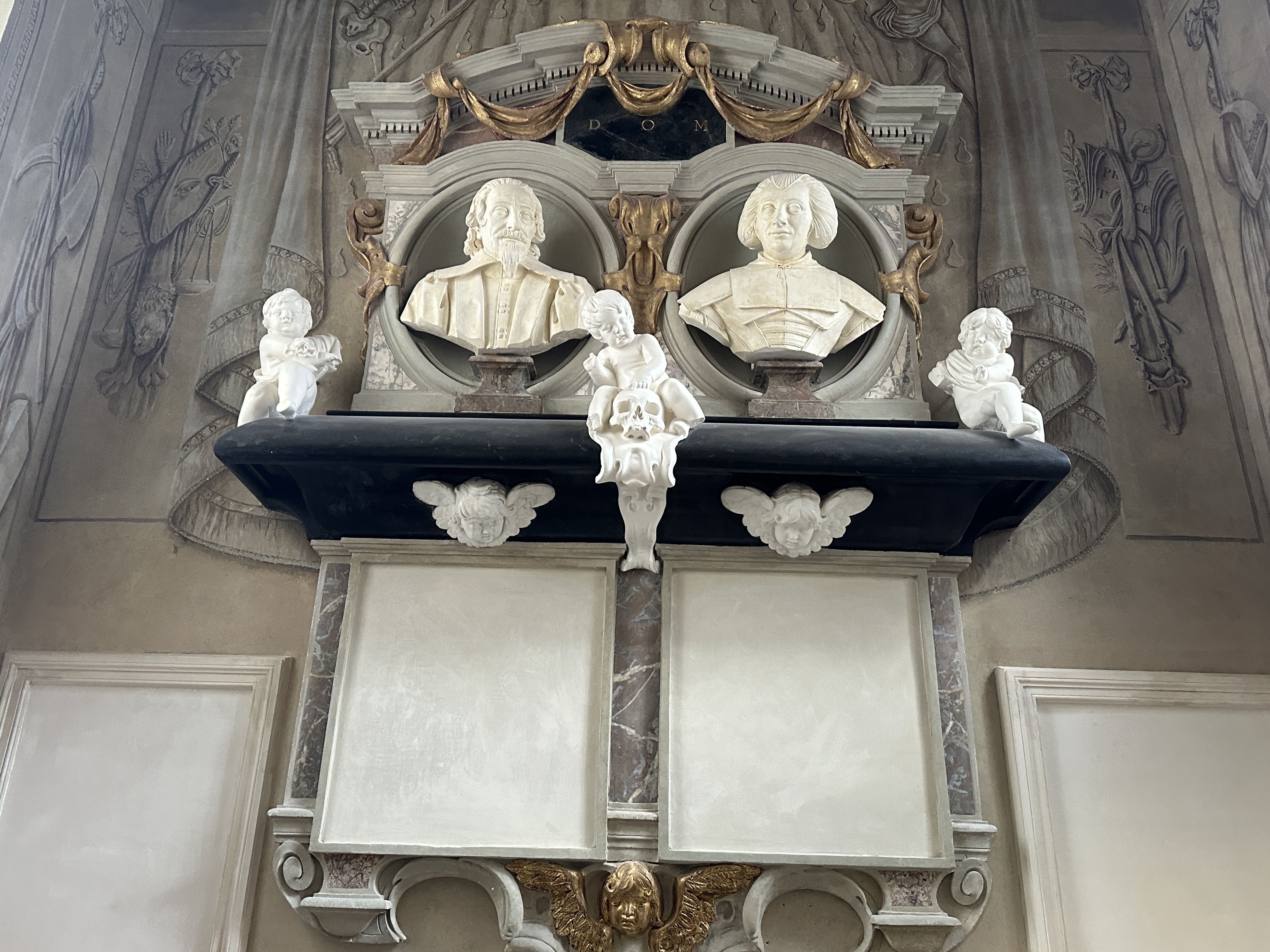 Atelier Giordani - Conservation - Restauration
Edifice – Mobilier - Sculpture – Objets d’art – Moulage –
Pierre, bois métal, polychromie et dorure - Conservation restauration de la Chapelle mortuaire de l'Eglise Sainte Cécile - Maçonnerie et plâtre
décors peint
Dorure - ENDUITS MURAUX PEINTS: 
Consolidation des enduits muraux
Dévernissage et nettoyage des peintures murales 
Refixage des écailles pulvérulentes de polychromie 
Comblement des fissurations et manques au niveau des enduits muraux
Réintégration colorée

STATUE SAINT EVEQUE: 
Dépoussiérage et traitement insecticide
Consolidation du bois et des assemblages 
Nettoyage de la crasse indurée en surface 
Réintégration des éléments mobiles
Comblement et masticage des manques et lacunes 
Réintégration colorée et de dorure

MAUSOLE ET AUTEL: 
Consolidation chimique de la pierre fragilisée
Nettoyage des surfaces
Assemblage et collage des éléments mobiles et déchus 
Moulage des bustes et putti manquants
Comblements des manques, bouchages et ragréage de finitions
Retouches colorées et de dorures, lustrage
Repose des bas-reliefs et table d'autel traités en atelier