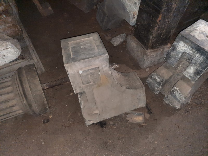 Atelier Giordani - Conservation - Restauration
Edifice – Mobilier - Sculpture – Objets d’art – Moulage –
Pierre, bois métal, polychromie et dorure - Conservation restauration du lutrin en marbre et fer forgé de la Cathédrale de Beauvais - Fer forgé, marbre gris et bois - - Dépoussiérage soigneux
- Traitement biocide 
- Nettoyage par application d'un gel latex
- Purge des anciennes restaurations
- Goujonnage des éléments entre eux, collage et reconstitution du pied en marbre
- Ragréage et rejointoiements
- Harmonisation 
- Cirage de protection
- Création sur mesure à la demande d'un socle roulant en bois