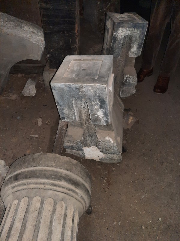 Atelier Giordani - Conservation - Restauration
Edifice – Mobilier - Sculpture – Objets d’art – Moulage –
Pierre, bois métal, polychromie et dorure - Conservation restauration du lutrin en marbre et fer forgé de la Cathédrale de Beauvais - Fer forgé, marbre gris et bois - - Dépoussiérage soigneux
- Traitement biocide 
- Nettoyage par application d'un gel latex
- Purge des anciennes restaurations
- Goujonnage des éléments entre eux, collage et reconstitution du pied en marbre
- Ragréage et rejointoiements
- Harmonisation 
- Cirage de protection
- Création sur mesure à la demande d'un socle roulant en bois