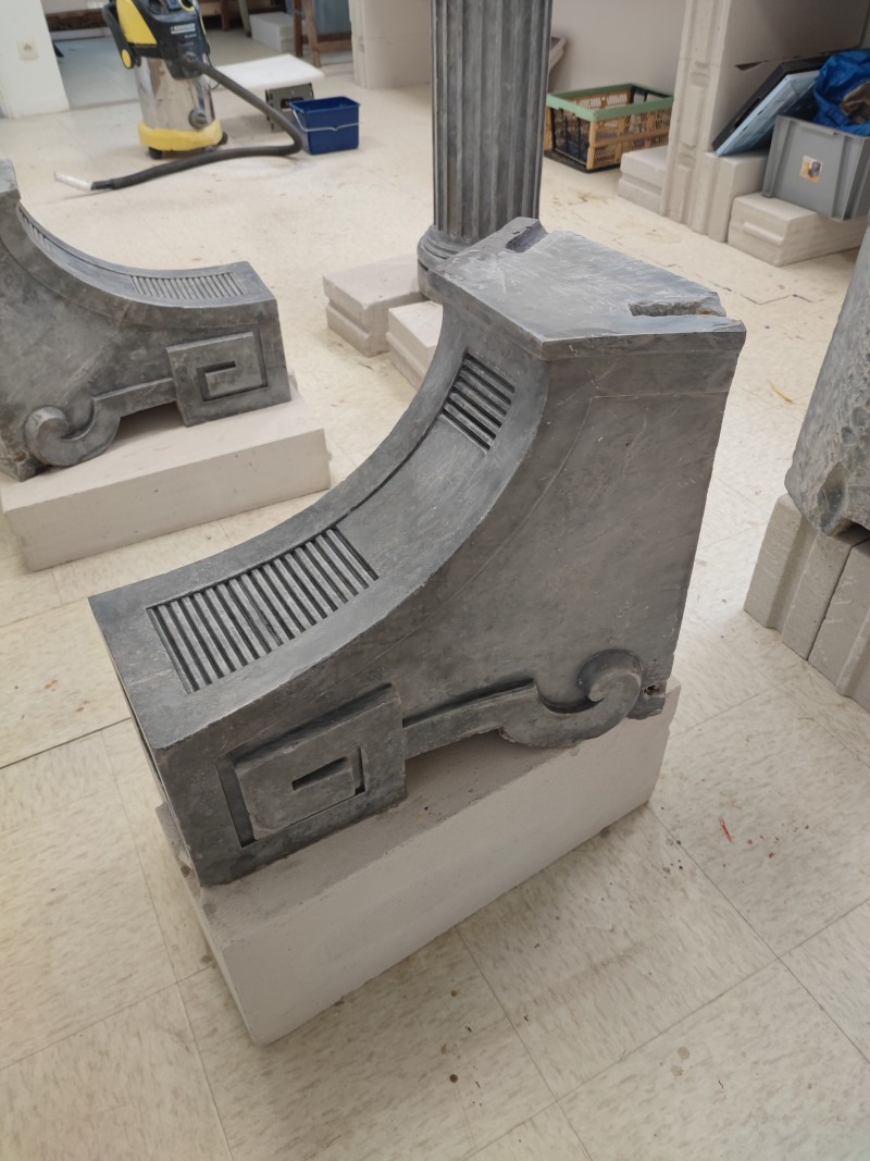 Atelier Giordani - Conservation - Restauration
Edifice – Mobilier - Sculpture – Objets d’art – Moulage –
Pierre, bois métal, polychromie et dorure - Conservation restauration du lutrin en marbre et fer forgé de la Cathédrale de Beauvais - Fer forgé, marbre gris et bois - - Dépoussiérage soigneux
- Traitement biocide 
- Nettoyage par application d'un gel latex
- Purge des anciennes restaurations
- Goujonnage des éléments entre eux, collage et reconstitution du pied en marbre
- Ragréage et rejointoiements
- Harmonisation 
- Cirage de protection
- Création sur mesure à la demande d'un socle roulant en bois