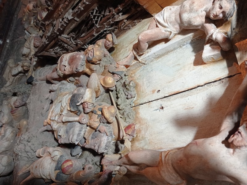 Atelier Giordani - Conservation - Restauration
Edifice – Mobilier - Sculpture – Objets d’art – Moulage –
Pierre, bois métal, polychromie et dorure - Conservation restauration du retable gothique de la Chapelle Saint Sulpice - Bois sculpté
Terre cuite sculptée polychrome et dorure - - Dépoussiérage soigneux
- Etude stratigraphique avec sondage
prise d'empreintes, moulage et tirage d'élément lacunaires
- Collage des éléments bois déchus et des tirage à la résine
- comblement et ragréages 
- Nettoyage 
- Réintégrations colorées
- Réintégration de dorure à la mixtion