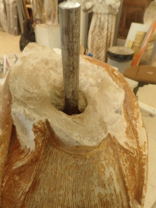 Atelier Giordani - Conservation - Restauration
Edifice – Mobilier - Sculpture – Objets d’art – Moulage –
Pierre, bois métal, polychromie et dorure - Dégagement d'une statue de Vierge à l'enfant en pierre calcaire - Pierre calcaire polychrome - - Transport aller/retour en atelier
- Dépoussiérage et nettoyage
- Etude stratigraphique avec réalisation de sondages stratigraphiques
- Consolidation du support
- Restitution des lacunes
- Scellement de la tête de la vierge
- Restitution doigt de la main gauche et des éléments de la couronne non hypothétiques
- Dégagement des surpeints par action mécanique sous lunettes binoculaires
- Refixage de la polychromie
- Retouche de polychromie et dorure