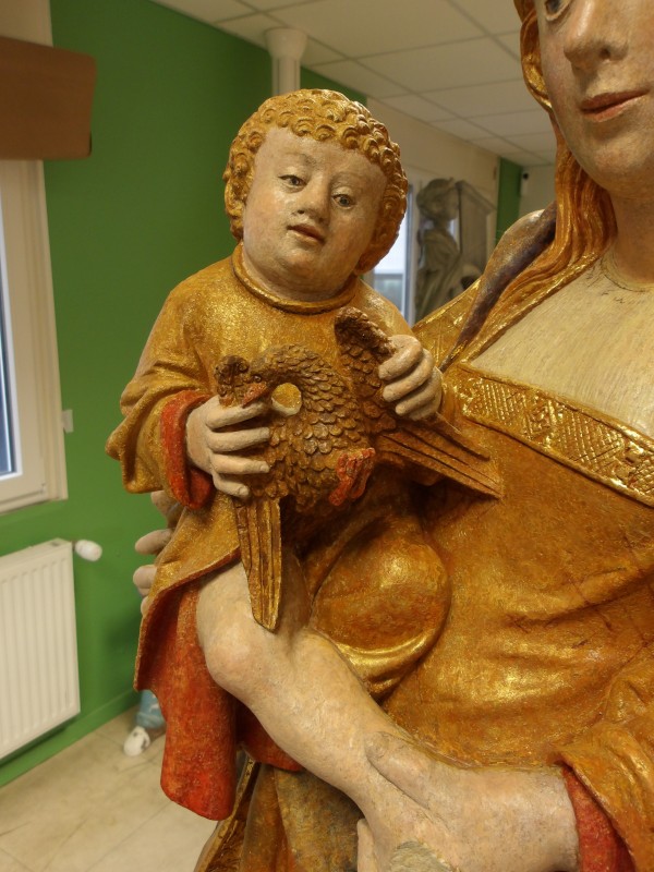 Atelier Giordani - Conservation - Restauration
Edifice – Mobilier - Sculpture – Objets d’art – Moulage –
Pierre, bois métal, polychromie et dorure - Dégagement d'une statue de Vierge à l'enfant en pierre calcaire - Pierre calcaire polychrome - - Transport aller/retour en atelier
- Dépoussiérage et nettoyage
- Etude stratigraphique avec réalisation de sondages stratigraphiques
- Consolidation du support
- Restitution des lacunes
- Scellement de la tête de la vierge
- Restitution doigt de la main gauche et des éléments de la couronne non hypothétiques
- Dégagement des surpeints par action mécanique sous lunettes binoculaires
- Refixage de la polychromie
- Retouche de polychromie et dorure