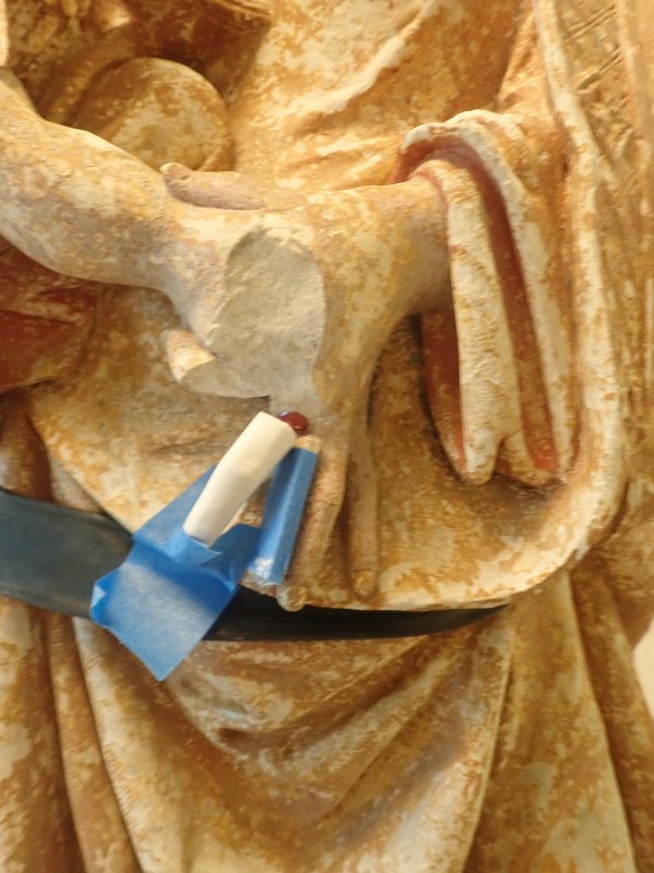 Atelier Giordani - Conservation - Restauration
Edifice – Mobilier - Sculpture – Objets d’art – Moulage –
Pierre, bois métal, polychromie et dorure - Dégagement d'une statue de Vierge à l'enfant en pierre calcaire - Pierre calcaire polychrome - - Transport aller/retour en atelier
- Dépoussiérage et nettoyage
- Etude stratigraphique avec réalisation de sondages stratigraphiques
- Consolidation du support
- Restitution des lacunes
- Scellement de la tête de la vierge
- Restitution doigt de la main gauche et des éléments de la couronne non hypothétiques
- Dégagement des surpeints par action mécanique sous lunettes binoculaires
- Refixage de la polychromie
- Retouche de polychromie et dorure