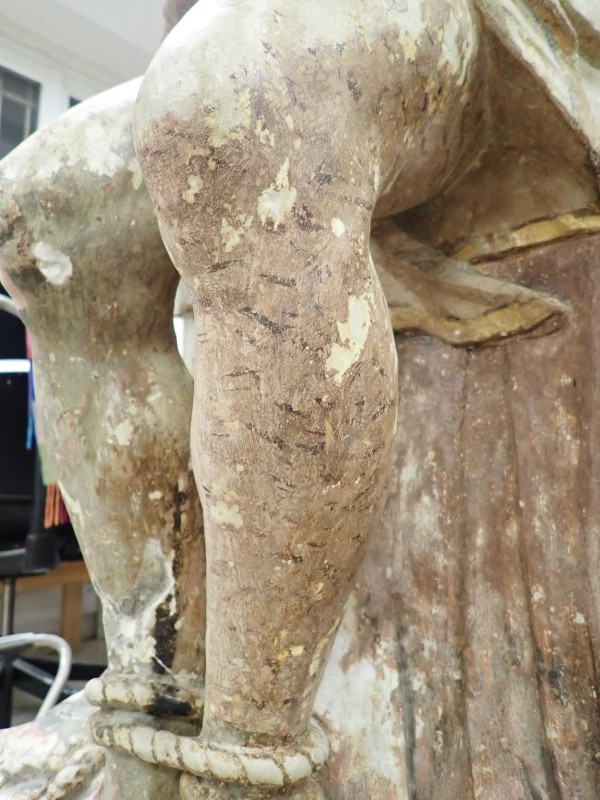 Atelier Giordani - Conservation - Restauration
Edifice – Mobilier - Sculpture – Objets d’art – Moulage –
Pierre, bois métal, polychromie et dorure - Dégagement et conservation de la statue de l'Ecce Homo - Pierre polychrome - Dépose et transfert en atelier avec repose
Application de facings de maintien
Dépoussiérage sous aspiration contrôlée et nettoyage 
Refixage de polychromie
Sondages stratigraphiques
Dégagement de polychromie par clivage manuel au scalpel et sous lunettes binoculaires
Dessalement de la partie basse par application de compresses en pulpe de cellulose
Consolidation de la pierre au dos de la statue par application de silicate d’éthyle dans les cassures et zones basses
Comblement des lacunes et traitement de surface par application d’un mastique. 
Retouches chromatiques et reprises colorées surfaciques
Application à l’aérosol d’un vernis de protection