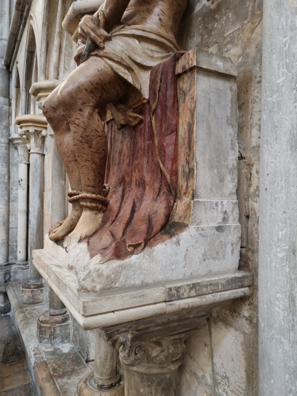 Atelier Giordani - Conservation - Restauration
Edifice – Mobilier - Sculpture – Objets d’art – Moulage –
Pierre, bois métal, polychromie et dorure - Dégagement et conservation de la statue de l'Ecce Homo - Pierre polychrome - Dépose et transfert en atelier avec repose
Application de facings de maintien
Dépoussiérage sous aspiration contrôlée et nettoyage 
Refixage de polychromie
Sondages stratigraphiques
Dégagement de polychromie par clivage manuel au scalpel et sous lunettes binoculaires
Dessalement de la partie basse par application de compresses en pulpe de cellulose
Consolidation de la pierre au dos de la statue par application de silicate d’éthyle dans les cassures et zones basses
Comblement des lacunes et traitement de surface par application d’un mastique. 
Retouches chromatiques et reprises colorées surfaciques
Application à l’aérosol d’un vernis de protection